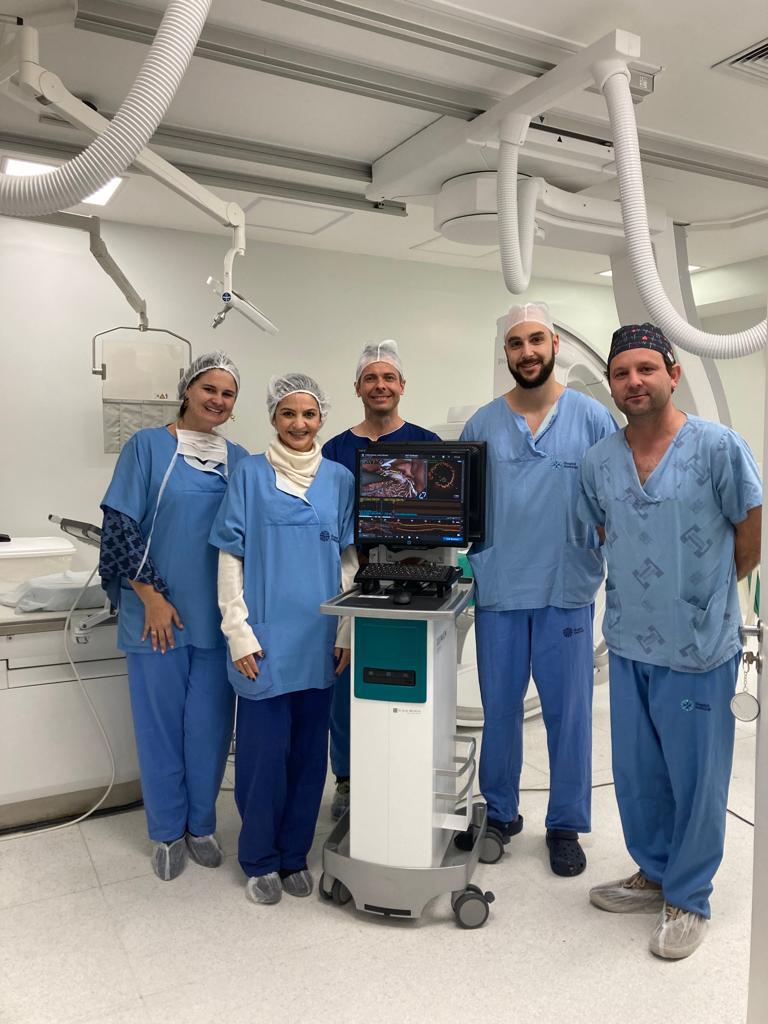 Setor de Hemodinâmica do Hospital Azambuja realiza procedimento inédito no Vale do Itajaí Setor de Hemodinâmica do Hospital Azambuja realiza procedimento inédito no Vale do Itajaí